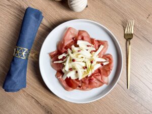 Insalata di Bresaola della Valtellina IGP, finocchi e melograno PH Press