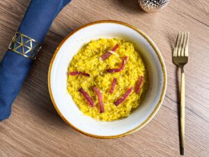 Risotto allo zafferano con Bresaola della Valtellina IGP e scorza di limone PH Press