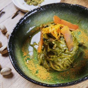viviana varese tagliolini di pasta fresca con pesto di pistacchi, bottarga di tonno e profumo di arancia