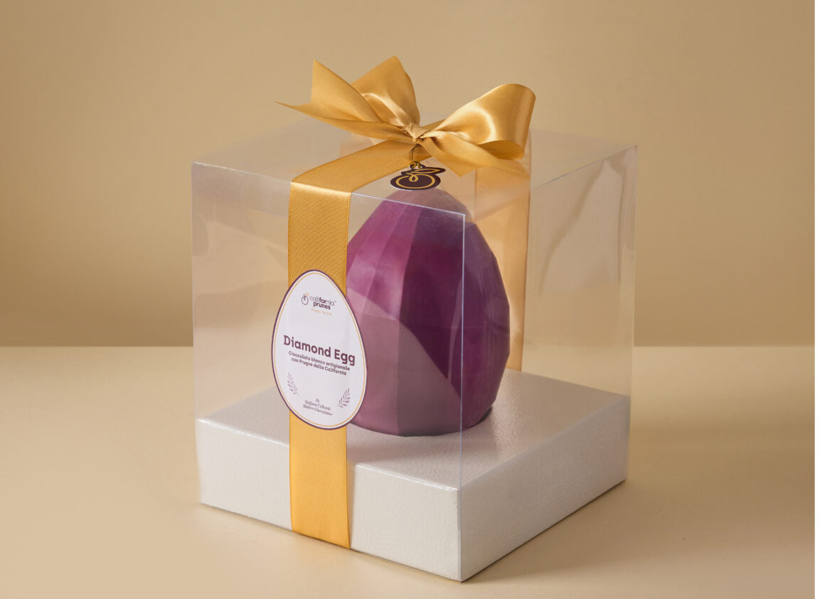 Uovo di Pasqua Diamond Egg alle Prugne della California realizzato da Stefano Collomb.
