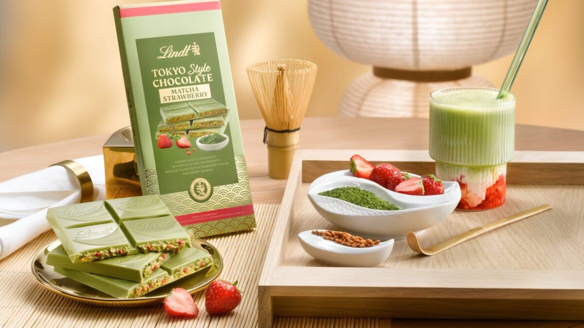 Tavoletta Lindt Tokyo Style Chocolate al matcha e fragole con packaging verde, ingredienti e bubble drink in stile giapponese