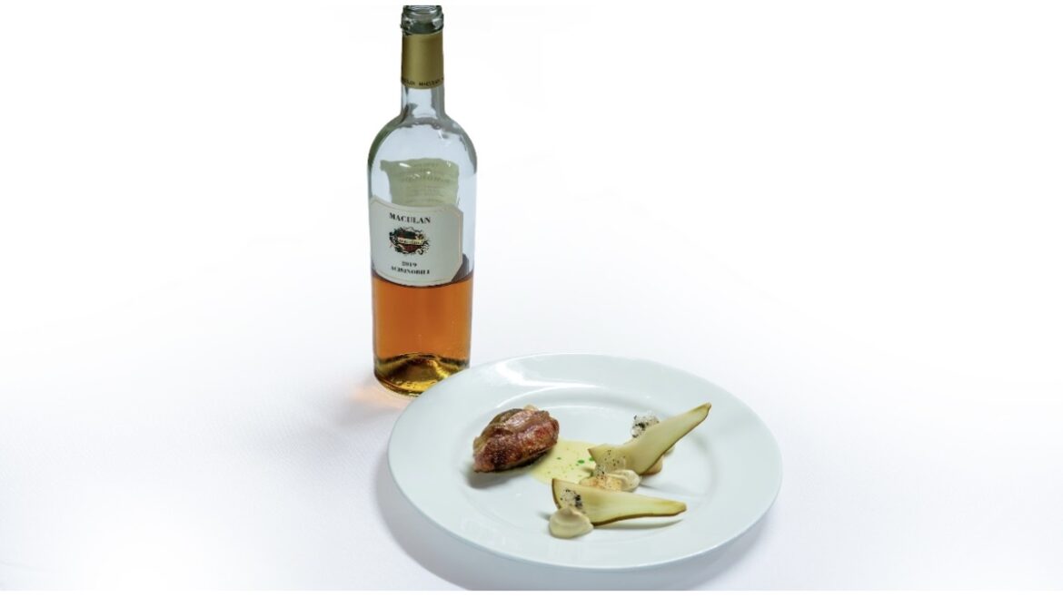 Il piatto vincitore del Premio Maculan 2026: sandwich di triglia e foie gras con beurre blanc al Vespaiolo, sedano rapa e pera fermentata, abbinato all'Acininobili Maculan